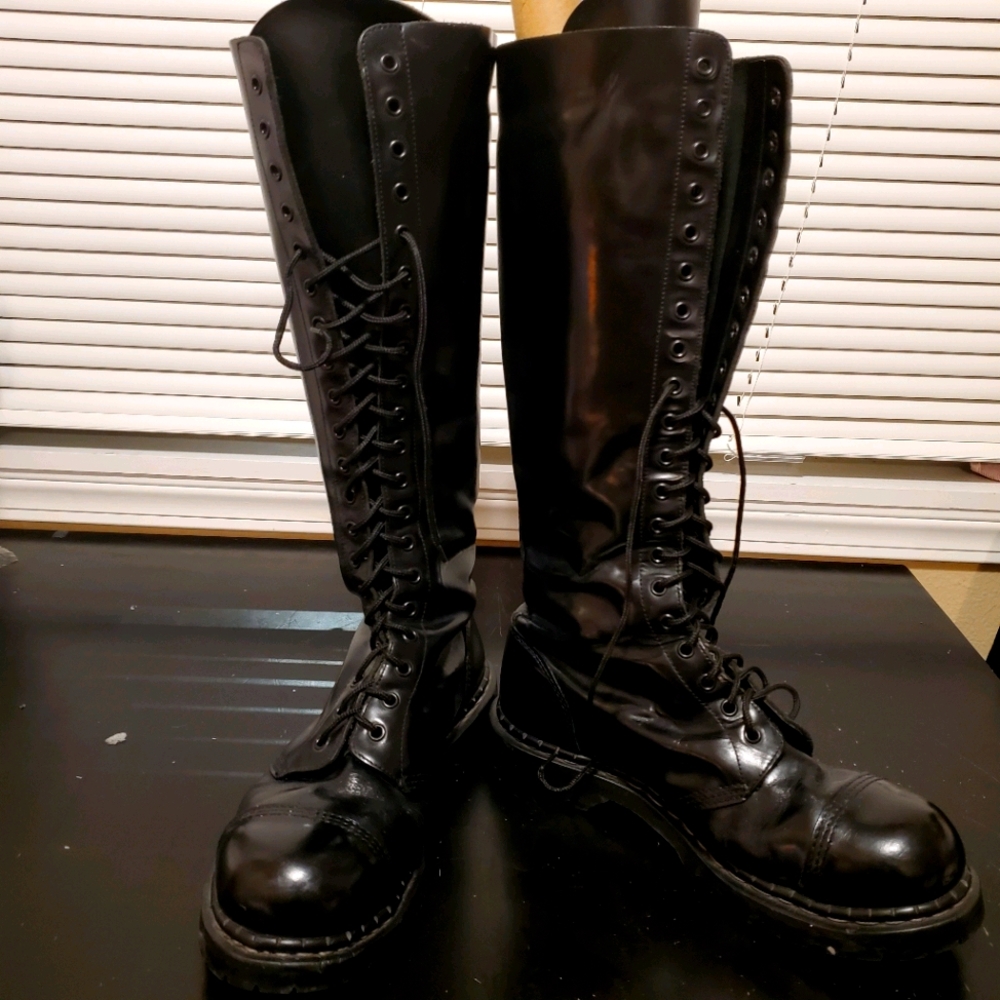 Gripfast 20 eyelet boots.